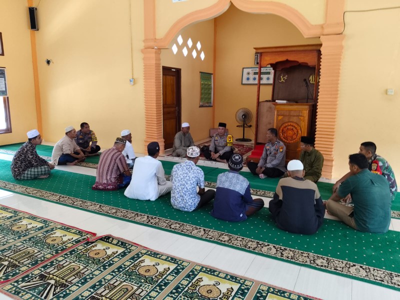 Polres Rohul Ajak Jamaah Masjid Quatul Iman Desa Pasir Agung Sukseskan Pilkada Damai 2024