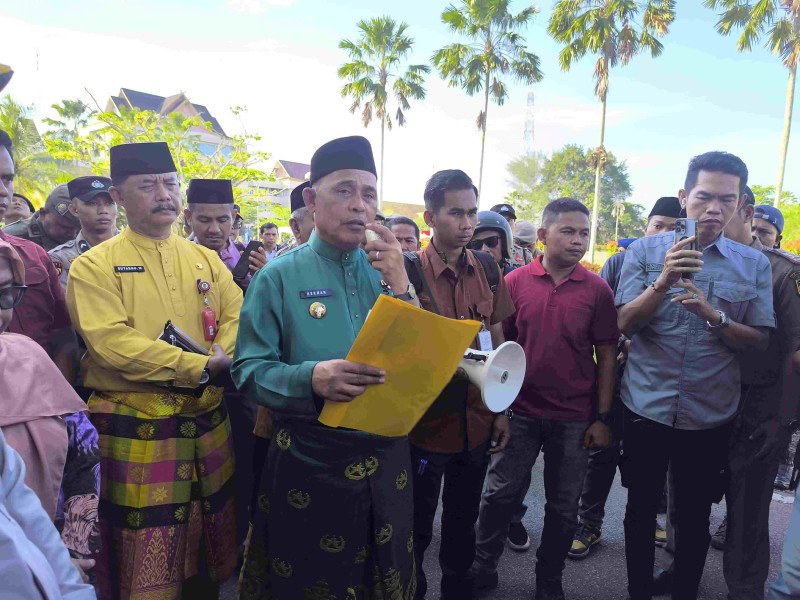 Terima Aksi Unjuk Rasa, Bupati Inhil Janji Tindaklanjuti Aspirasi Mahasiswa