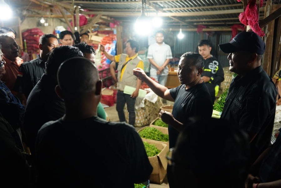 Jaga Stabilitas Pangan, Gubri Wahid Blusukan ke Pasar Dini Hari