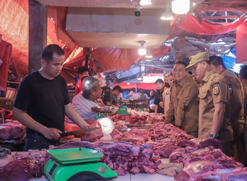 Wawako Pekanbaru Tinjau Sembako ke Pasar Tradisional Pastikan Stok Cukup untuk Lebaran