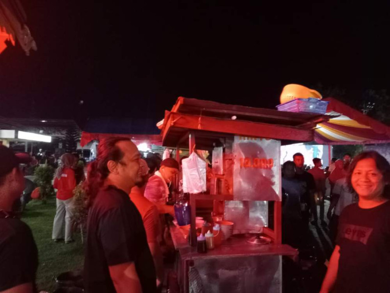 Hidangkan Aneka Makanan UMKM, Masyarakat Inhu Nobar Timnas di Mapolres