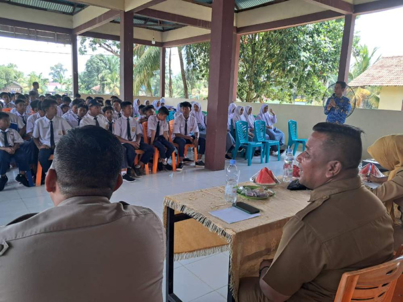 Polsek Benai Sosialisasikan Bahaya Narkoba dan Penyakit Menular di Desa Geringging Jaya