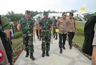 Danlanud Rsn Sambut Kedatangan Panglima TNI & Kapolri 