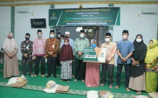 Bupati Siak Serahkan Zakat Tahap III 2021 kepada Mustahik Secara Simbolis