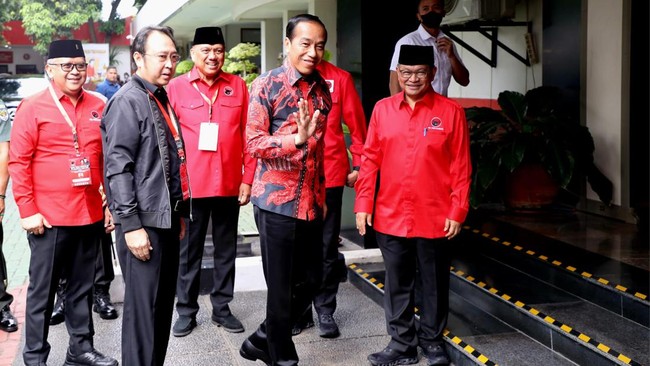 Lontarkan Isu Rebut Kursi Ketua PDIP, Jokowi Akhirnya Ingatkan Hasto