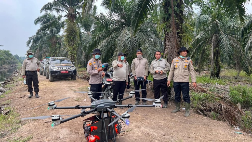Drone Pemadam Diterjunkan, Polda Riau Percepat Penanganan Karhutla di Siak