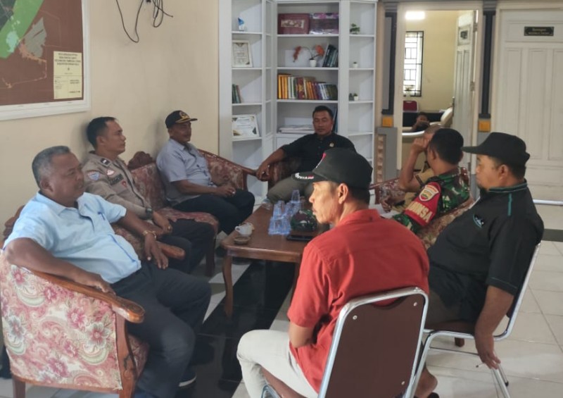 Personel Tambusai Utara Coolling System Pilkada Damai di Desa Rantau Sakti