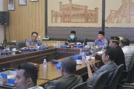 Seminar Nasional Tengku Buwang Asmara Panitia Undang 2000 Peserta Via Zoom & Tatap Muka