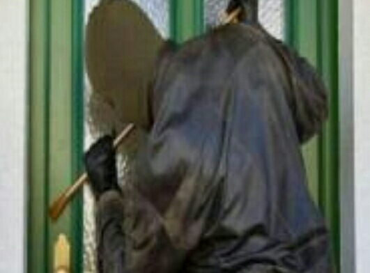 Saat Terbangun Pemilik Warung Liat Laci Sudah Kosong