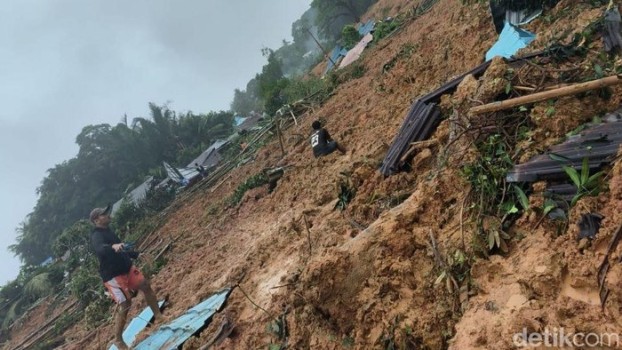 Diguyur Hujan Deras, Longsor Terjang Satu Desa di Natuna, 50 Orang Hilang