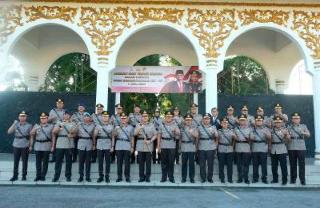 Sempena Hari Bhayangkara Ke 76, Kapolda Riau Pimpin Ziarah Ke Taman Makam Pahlawan Pekanbaru