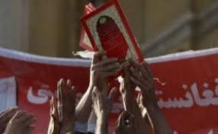 Aksi Ratusan Orang Protes Penistan Alquran Berujung Rusuh