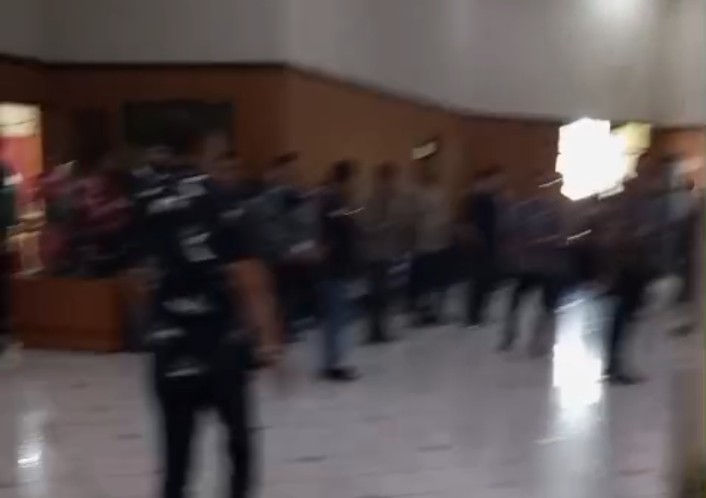 Keributan Pecah di DPRD Riau, Dua Kubu Anggota Dewan Diduga Terlibat Bentrok