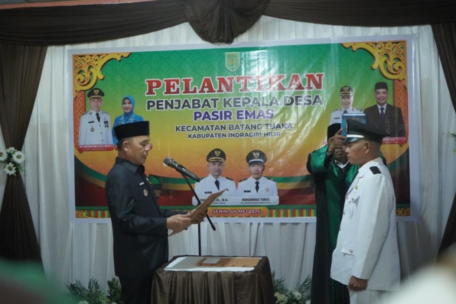 Bupati Inhil Lantik Pj Kades Pasir Mas