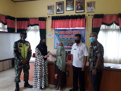  Pemkam Benhul Mempura Siak Salurkan BLT Dama Kampung ke 65 Warga Terdampak Covid-19