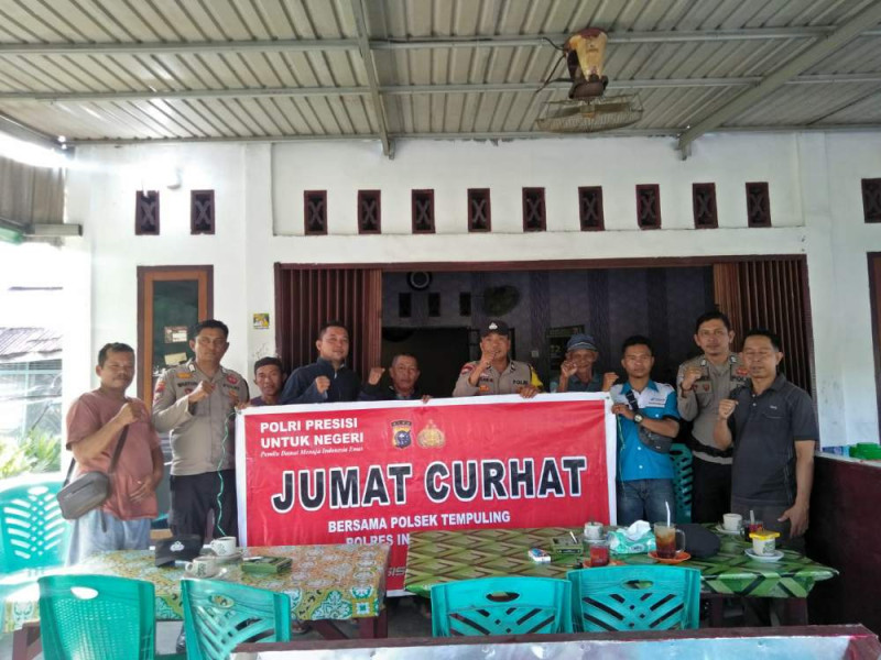 Polsek Tempuling Gelar Kegiatan Jumat Curhat, Edukasi Pasca Pilkada dan Pererat Hubungan Persaudaraan dengan Masyarakat