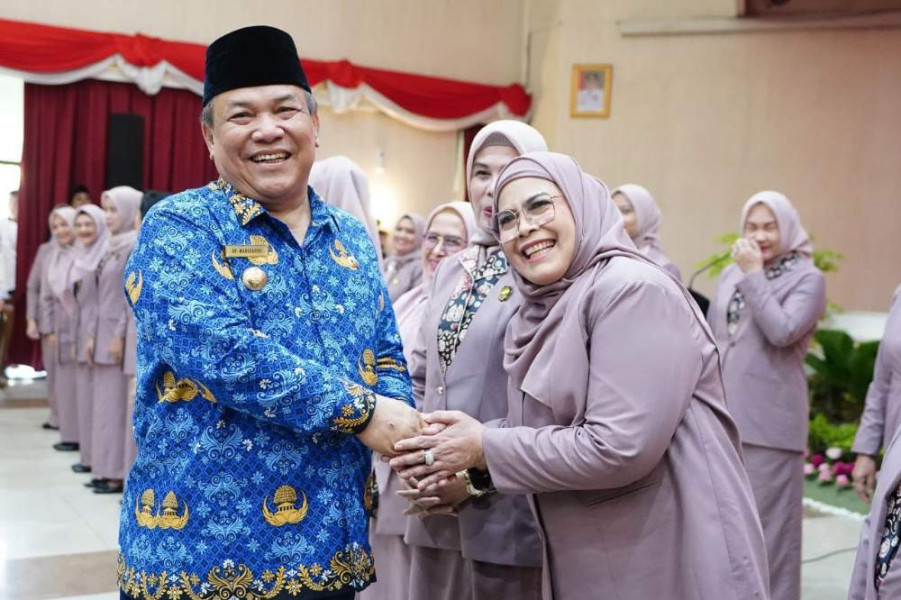 Pj Gubernur Riau Kukuhkan Pengurus BKOW Provinsi Riau Periode 2024-2029