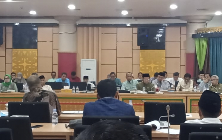 Beredar Kabar Defisit Anggaran APBD 2025 Mencapai Rp2,21 Triliun, DPRD Riau Panggil OPD