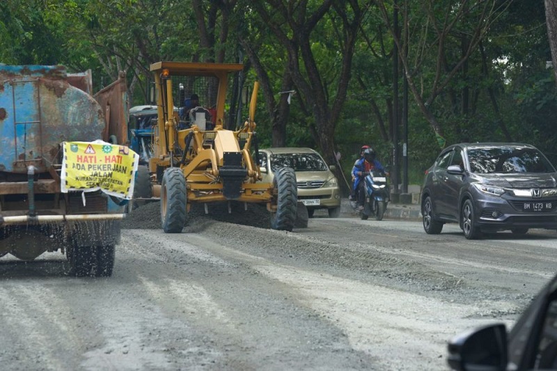 Pemprov Riau Perbaiki Jalan Parit Indah