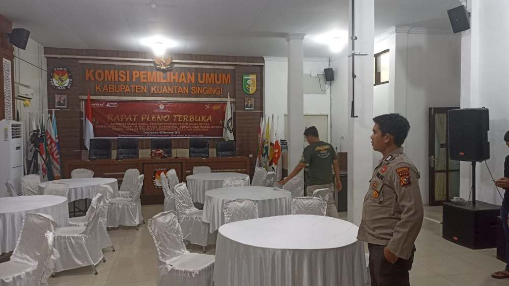 Polres Kuansing Lakukan Pengamanan di Kantor KPU Untuk Cipta Kondisi Pilkada 2024