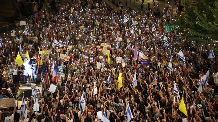 Serukan Akhiri Perang Gaza, Puluhan Ribu Warga Israel Turun ke Jalan