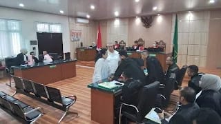 Dua Petinggi PT SPR Rahman Akil dan Debby Didakwa Korupsi  Rp33, 2 Miliar