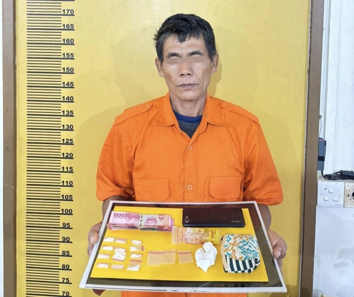 Terduga Pengedar di Air Molek Sempat Buang Dompet, Ternyata Ada Paket Sabu Segini