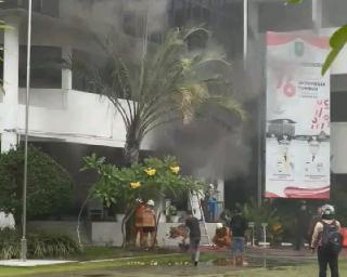 Gedung Beppeda Riau Dilalap si Jago Merah