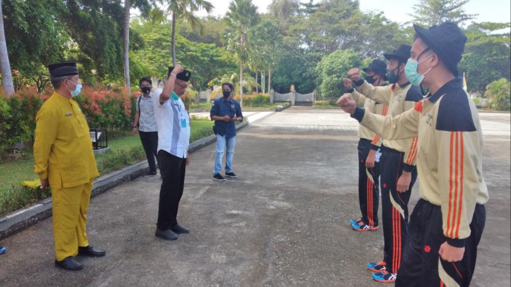 Kunjungi Anggota Paskibraka saat Latihan, Marlis Syarif Beri Motivasi dan Hadiah Sepatu