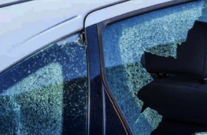 Terbakar Cemburu, Sekelompok Pemotor Diduga Rusak Mobil Mahasiswi