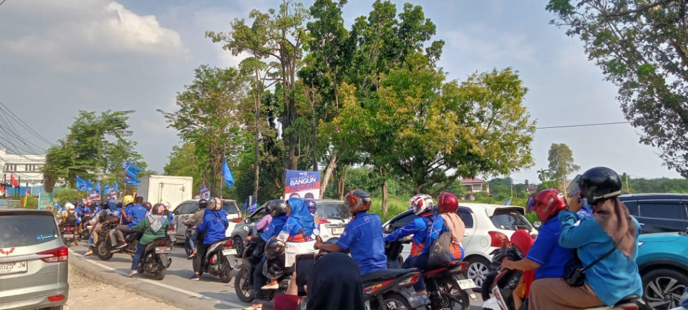Daftar KPU, Massa Pendukung 'Aman' Bikin Macet Jalan Parit Indah