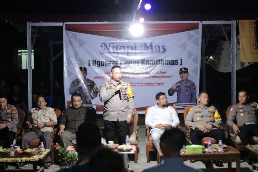 Malam-malam, Kapolres Siak Ajak Masyarakat Jaga Kamtibmas Pilkada Damai dalam Program 'Ngopi Mas'