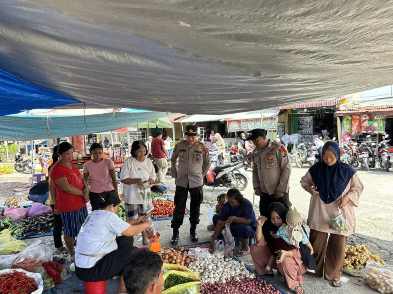 Jaga Kamtibmas Jelang Pilkada 2024, Polsek Minas Tingkatkan Patroli di Pasar
