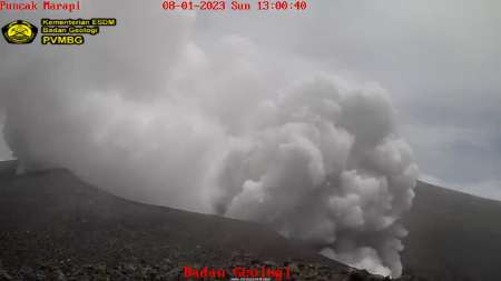 Gunung Merapi Sumbar Erupsi, Pendaki Asal Riau Dipaksa Turun Petugas