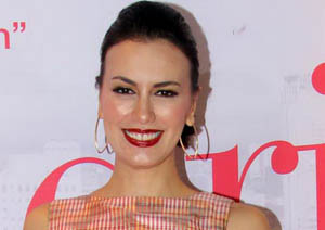 Sophia Latjuba Buka Suara 