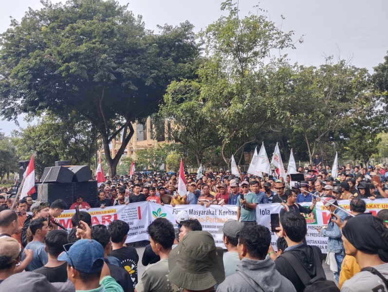 Unjuk Rasa di Kantor Kejati Riau, Ribuan Masa Padati Jalan Sudirman Pekanbaru