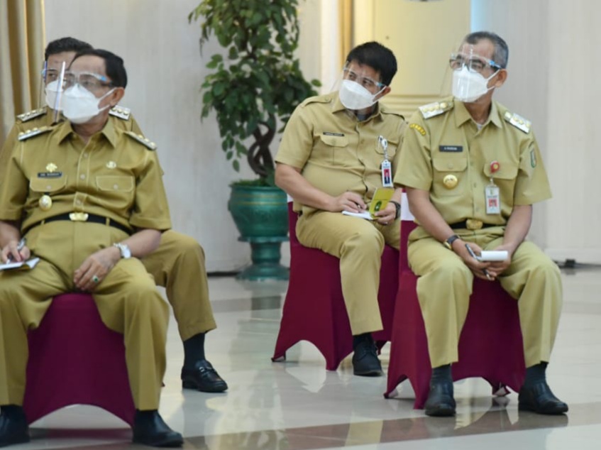 Bupati Inhil Dengarkan Langsung Arahan Presiden Jokowi Terkait Penanganan Covid-19