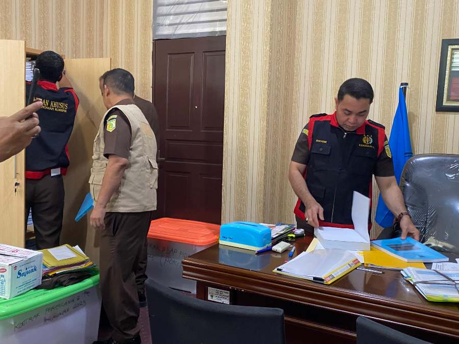 Wah...Wah! Kejaksaan Geledah Kantor Disdik Sumbar