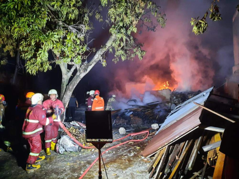 Diduga Akibat Arus Pendek, Polisi Sebut Gudang Terbakar di Tenayan Raya Tak Berizin