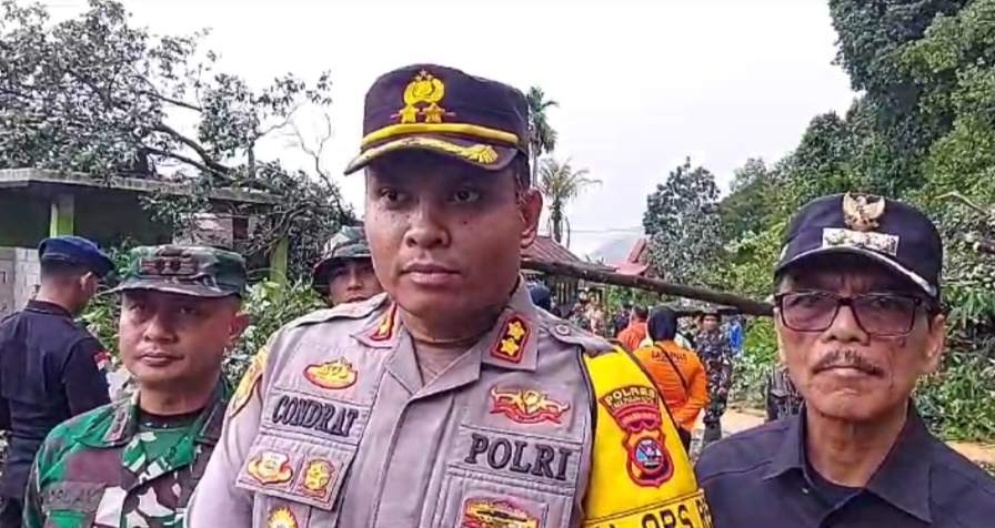 30 Titik Longsor Terjadi di Jalan Lintas Riau-Sumbar, Antrian Mengular