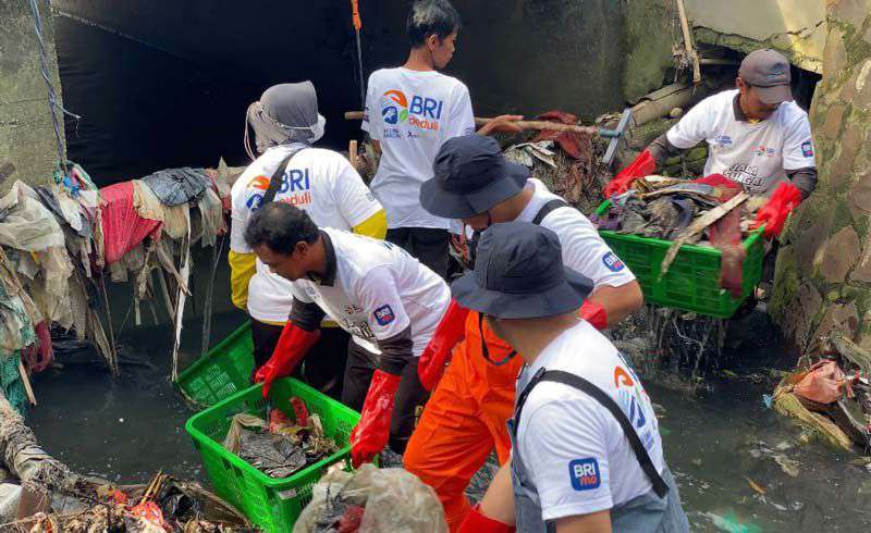 BRI Peduli Jaga Lingkungan dan Sungai dari Sampah