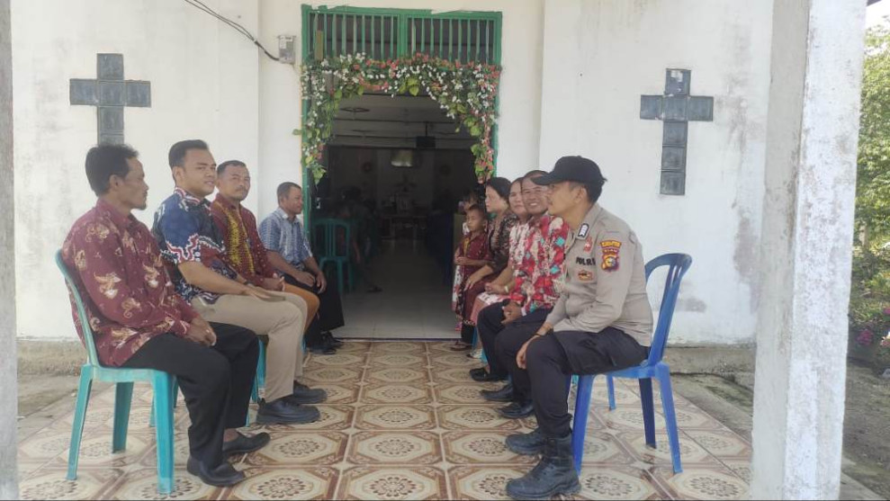 Minggu Kasih, Polsek Tempuling Ajak Jemaat Gereja Panrekosta Desa Harapan Jaya Wujudkan Pilkada Damai