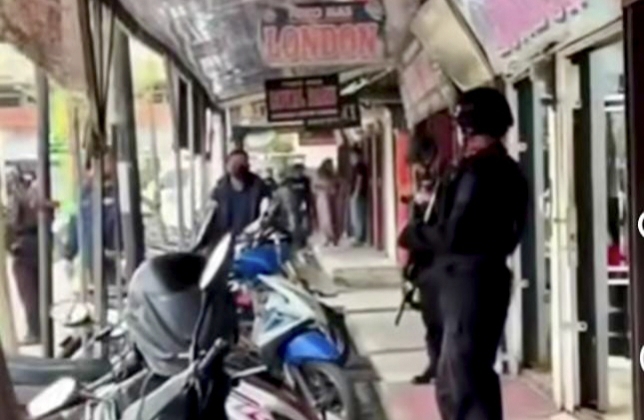 Buru Jaringan Penadah Emas PETI Kuansing, Polda Riau Geledah Toko Emas di Siak Hulu Kampar