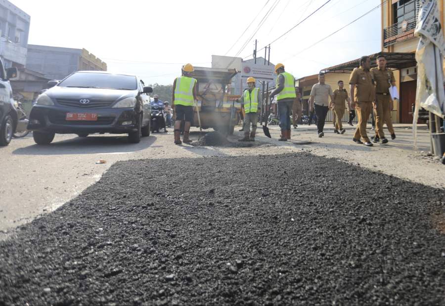 PUPR Riau Mulai Perbaiki Lubang Jalan di Kota Pekanbaru