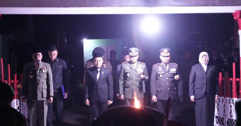 Di Taman Makam Pahlawan, Bupati Kuantan Singingi Pimpin Apel Kehormatan dan Renungan Suci