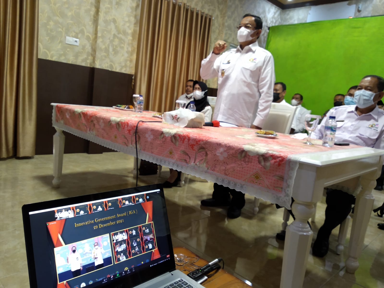 Bupati Inhil Terima Penghargaan Innovative Goverment Award 2021