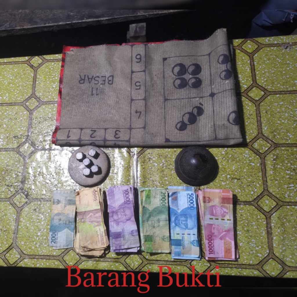 Tim Resmob Sat Reskrim Polres Inhil Gerebek Judi Sabung Ayam di Desa Rumbai Jaya