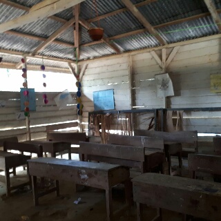 Miris, Di Inhu Ada Sekolah Berdinding Papan Berlubang, Atap Seng Berkarat