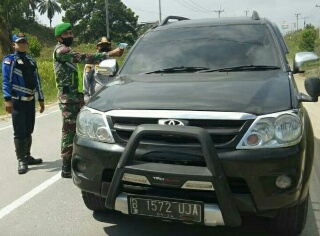Aparat Gabungan Pantau Perbatasan untuk Mencegah Penyebaran Covid-19