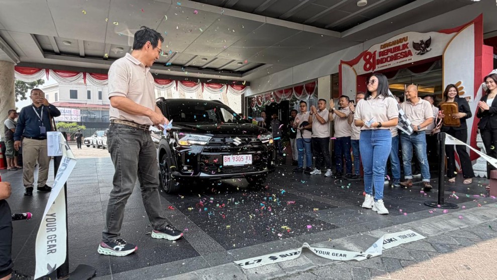 Gelar Penyerahan Perdana, 10 Konsumen Pertama di Riau Terima Suzuki XL7 Terbaru